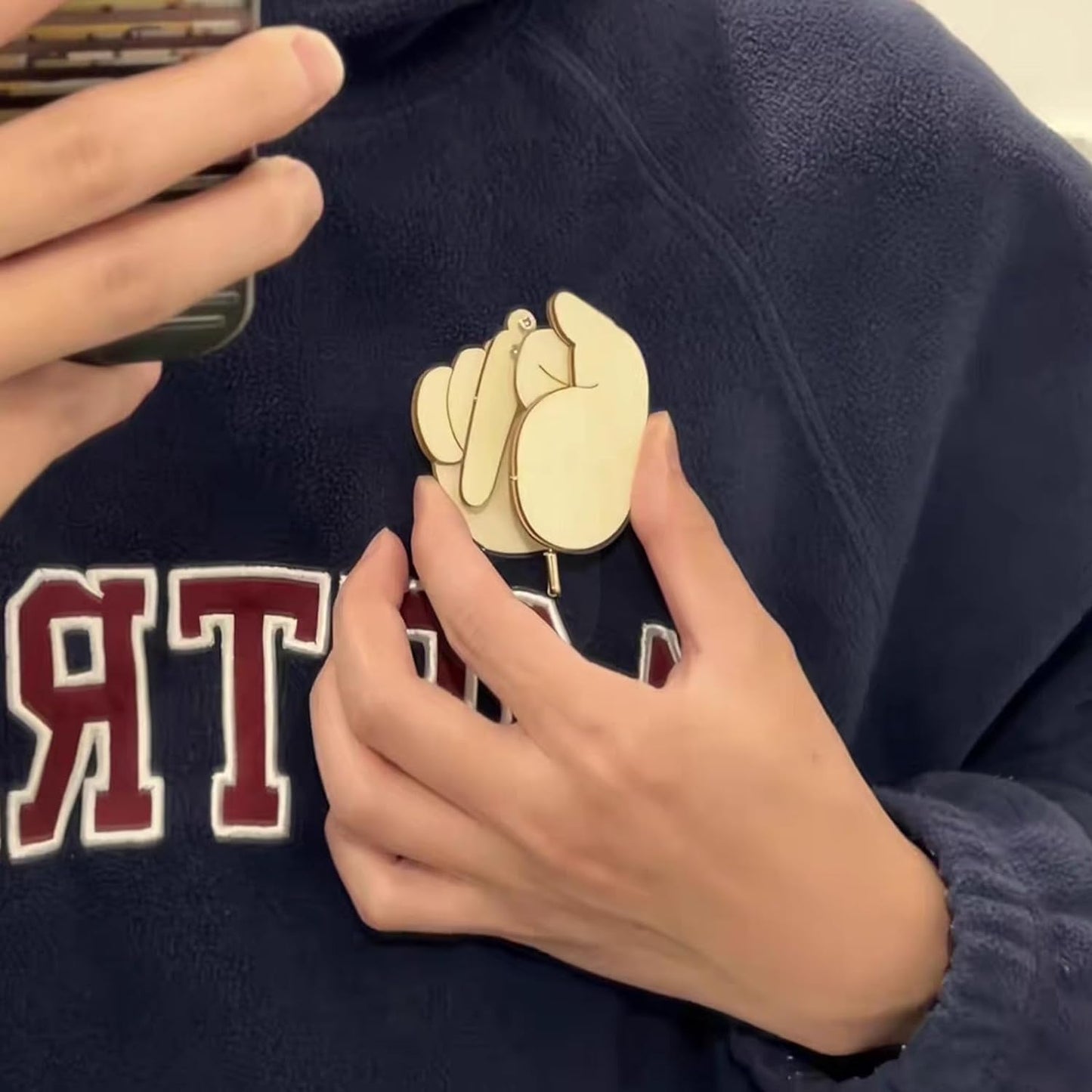 🤣Funny Wooden Finger Brooch